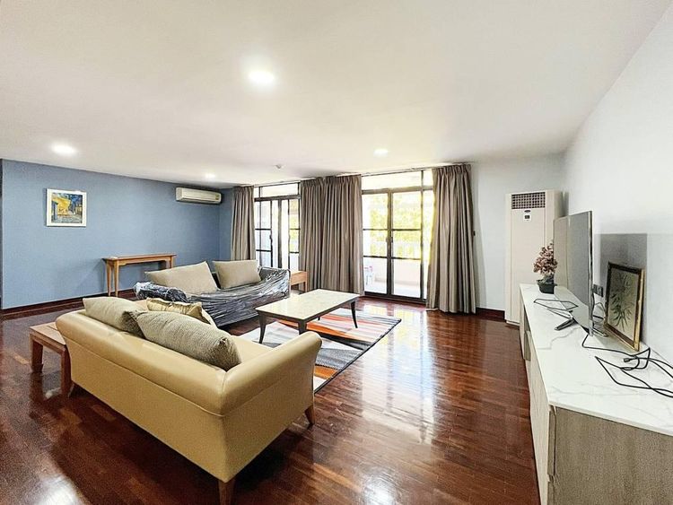 ตกแต่งครบ 2010 อื่นๆ 160 ตร.ม. 3 ห้องนอน 3 ห้องน้ำ คอนโดสำหรับ ขายใน คลองเตยเหนือ