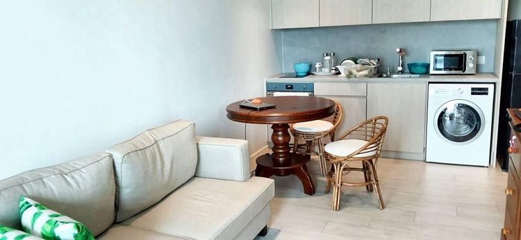ตกแต่งครบ 2020 Raimon Land 49 ตร.ม. 1 ห้องนอน 1 ห้องน้ำ คอนโดสำหรับ ขายใน สีลม รูปที่ 3