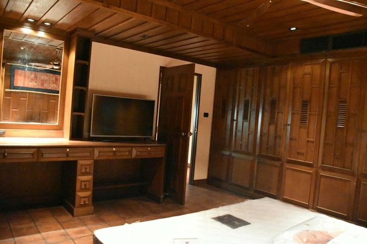 ตกแต่งครบ 2010 อื่นๆ 144 ตร.ม. 2 ห้องนอน 2 ห้องน้ำ คอนโดสำหรับ ขายใน สีลม รูปที่ 2