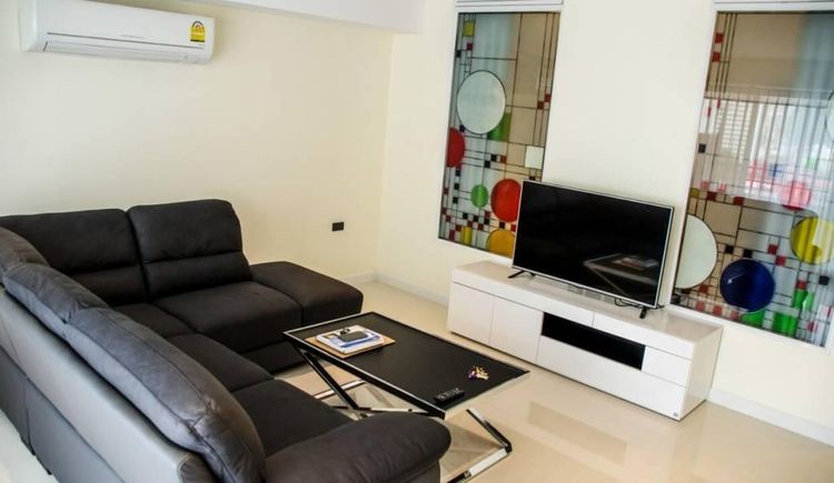 ตกแต่งครบ 2010 อื่นๆ 77 ตร.ม. 1 ห้องนอน 1 ห้องน้ำ คอนโดสำหรับ ขายใน สีลม รูปที่ 2