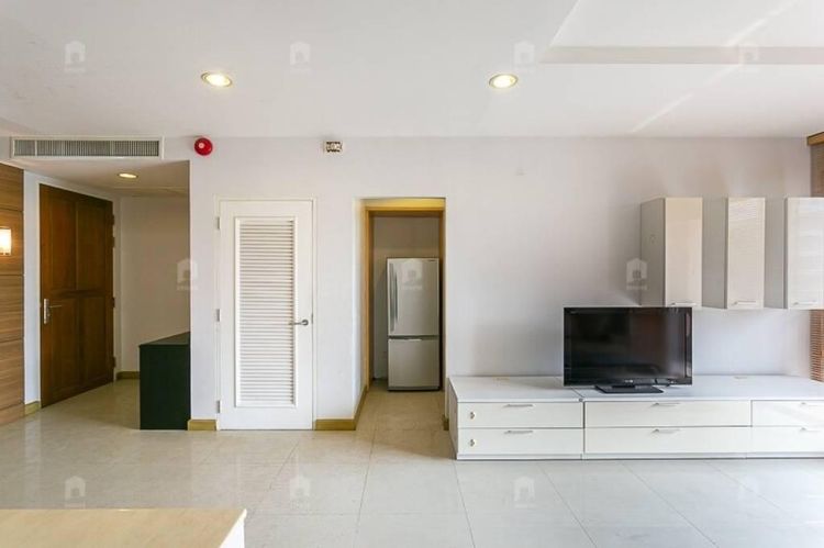 ตกแต่งครบ 2010 อื่นๆ 101 ตร.ม. 2 ห้องนอน 2 ห้องน้ำ คอนโดสำหรับ ขายใน คลองตันเหนือ