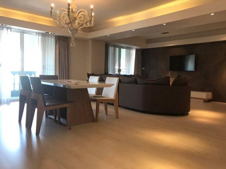 ตกแต่งครบ 2010 อื่นๆ 200 ตร.ม. 3 ห้องนอน 4 ห้องน้ำ คอนโดสำหรับ ขายใน คลองตันเหนือ รูปที่ 2