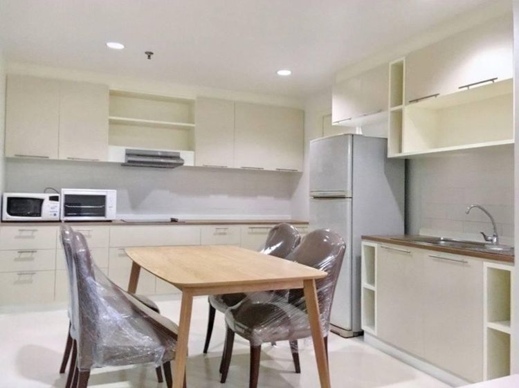 ตกแต่งครบ 2010 อื่นๆ 132 ตร.ม. 2 ห้องนอน 3 ห้องน้ำ คอนโดสำหรับ ขายใน คลองตันเหนือ รูปที่ 2