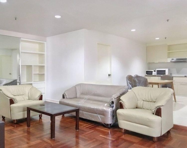 ตกแต่งครบ 2010 อื่นๆ 132 ตร.ม. 2 ห้องนอน 3 ห้องน้ำ คอนโดสำหรับ ขายใน คลองตันเหนือ