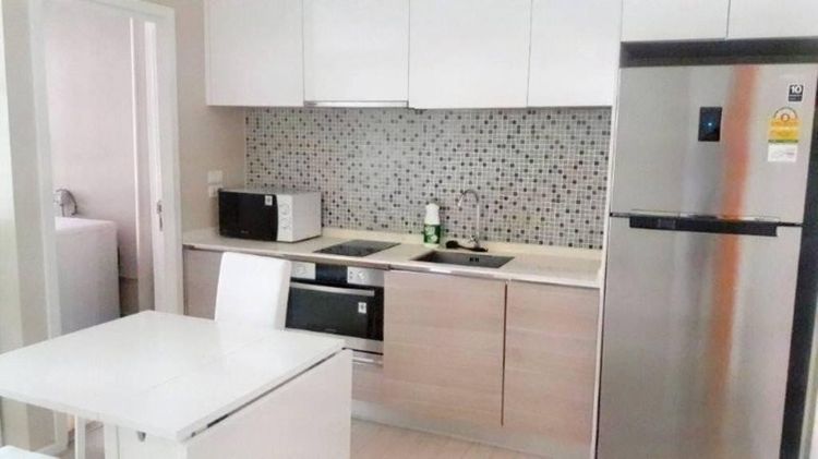 ตกแต่งครบ 2013 Land and Houses 50 ตร.ม. 1 ห้องนอน 1 ห้องน้ำ คอนโดสำหรับ ขายใน คลองตันเหนือ รูปที่ 2