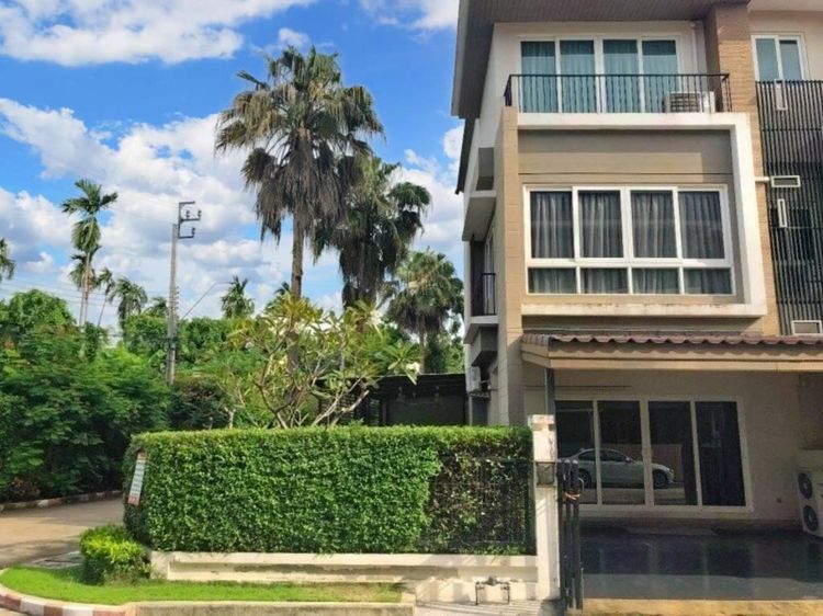 255 ตร.ม. 3 ห้องนอน 4 ห้องน้ำ ทาวน์เฮาส์สำหรับ ขายใน บางจาก