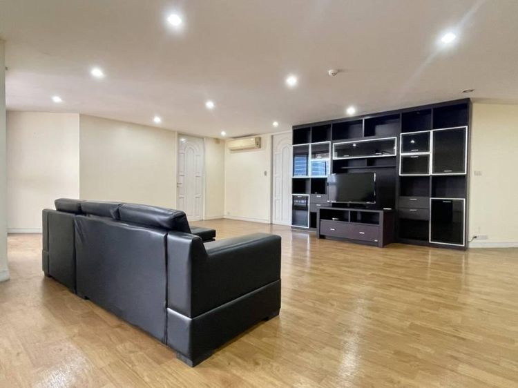 ตกแต่งครบ 2010 อื่นๆ 252 ตร.ม. 4 ห้องนอน 3 ห้องน้ำ คอนโดสำหรับ ขายใน คลองตันเหนือ รูปที่ 2