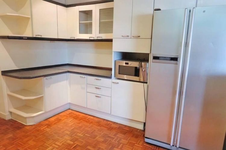 ตกแต่งครบ 2010 อื่นๆ 206 ตร.ม. 2 ห้องนอน 2 ห้องน้ำ คอนโดสำหรับ ขายใน คลองเตยเหนือ รูปที่ 4