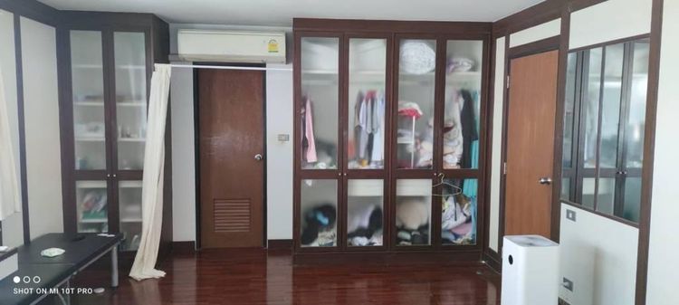 ตกแต่งครบ 2010 อื่นๆ 189 ตร.ม. 3 ห้องนอน 2 ห้องน้ำ คอนโดสำหรับ ขายใน คลองเตยเหนือ รูปที่ 4