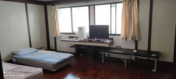 ตกแต่งครบ 2010 อื่นๆ 189 ตร.ม. 3 ห้องนอน 2 ห้องน้ำ คอนโดสำหรับ ขายใน คลองเตยเหนือ รูปที่ 2