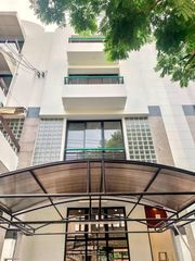 313 ตร.ม. 4 ห้องนอน 3 ห้องน้ำ ทาวน์เฮาส์สำหรับ ขายใน พระโขนงเหนือ