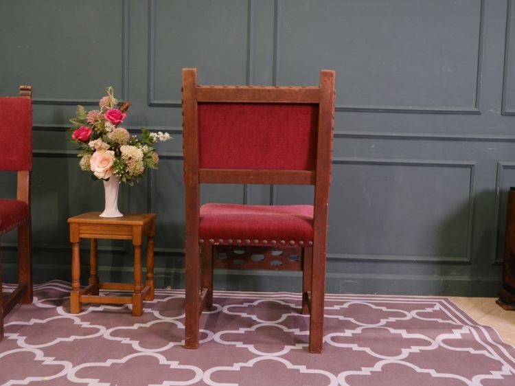 ชุดโต๊ะกลมเก้าอี้ 5ตัว เบาะผ้า สีแดง สไตล์วินเทจ งานยุโรปมาจากเยอรมนี รูปที่ 8