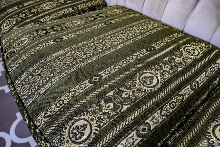 โซฟาหลุยส์ โซฟา 3 ที่นั่ง เบาะลายสวยมาก ดึงกระดุม หรูหราสไตล์หลุยส์ สินค้านำเข้า โครงไม้ รูปที่ 6