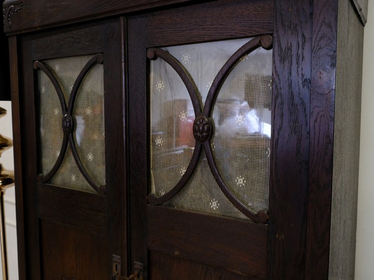 ตู้เสื้อผ้า 2บานเปิด สไตล์วินเทจ สีไม้วอลนัท งานยุโรปมาจากเยอรมนี รูปที่ 8