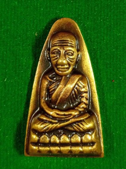 หลวงปู่ทวด พิมพ์เตารีด รุ่น 104 อาจารย์ทิม เนื้อฉนวนเก่า