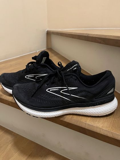 รองเท้า Brooks 