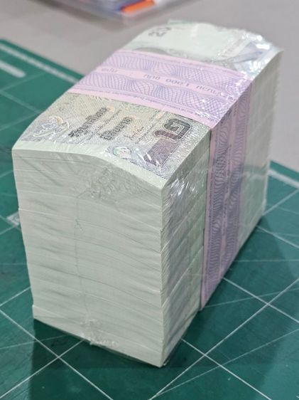 ธนบัตรยกแหนบ 100 ใบ เรียงเลข ธนบัตร 20 บาท แบบ 15 รัชกาลที่9 ไม่ผ่านใช้ สภาพสวย

 รูปที่ 4