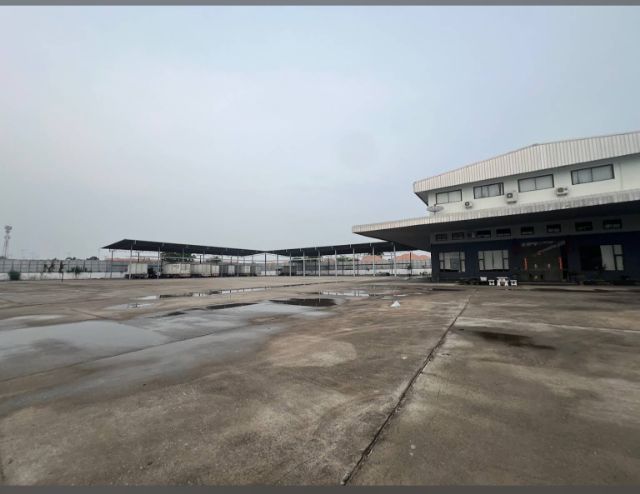 ขายที่ดินพร้อมสิ่งปลูกสร้าง คชจ.การโอนออกให้ครับ โกดังโรงงานพร้อมออฟฟิส มีค่าเช่าโกดังคลังเก็บสินค้าเดือนละ 350,000 พร้อมหอพักคนงาน 40 ห้อง 