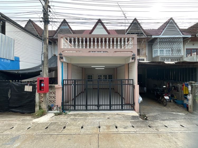 ขายด่วน บ้านทาวน์เฮ้าส์ 2 ชั้น ตกแต่งใหม่พร้อมอยู่