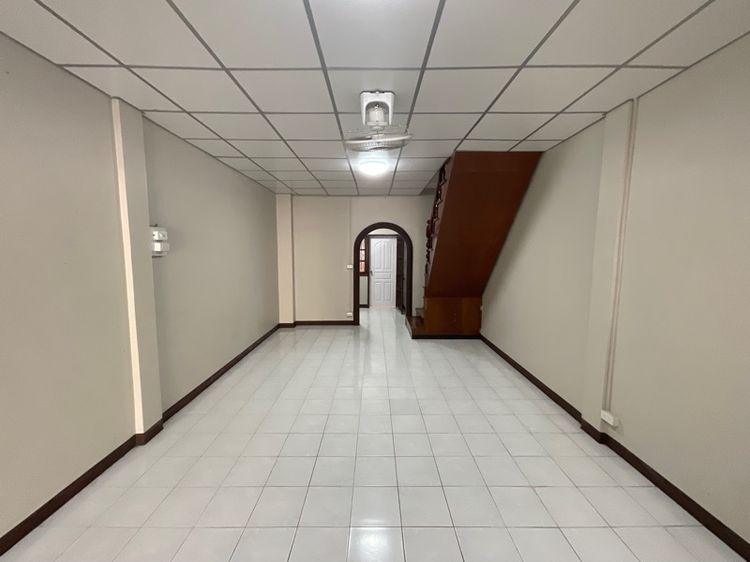 ขายด่วน บ้านทาวน์เฮ้าส์ 2 ชั้น ตกแต่งใหม่พร้อมอยู่ รูปที่ 4