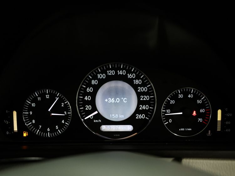 Mercedes-Benz CLK-Class 2004 CLK200 Kompressor Sedan เบนซิน ไม่ติดแก๊ส เกียร์อัตโนมัติ ดำ รูปที่ 3