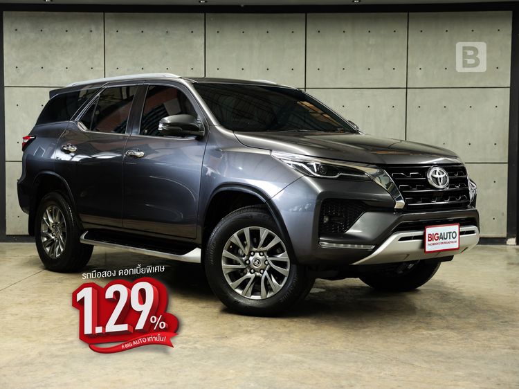 รถ Toyota Fortuner 2.4 V 4WD สี เทา