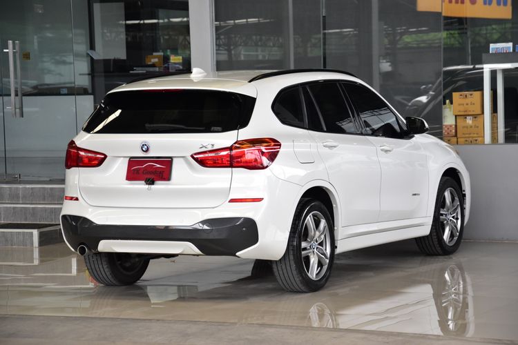 BMW X1 2018 2.0 sDrive18d M Sport Utility-car ดีเซล ไม่ติดแก๊ส เกียร์อัตโนมัติ ขาว รูปที่ 3