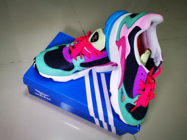 adidas รูปที่ 2