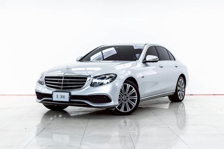 รถ Mercedes-Benz E-Class E300e สี เทา