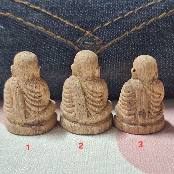 ไม้โพธิ์แกะหลวงพ่อเงิน วัดบางคลาน