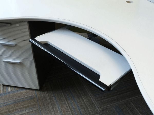 โต๊ะทำงานกลุ่ม 6 ที่นั่ง แบรนด์ UB ขาเหล็ก +ตู้ 3 ลิ้นชัก 6 ใบ +พาทิชั่นบนโต๊ะ 6 แผ่น รูปที่ 5