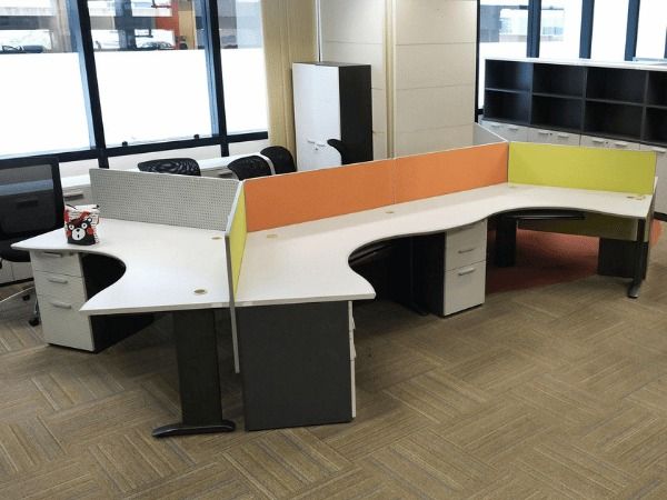 โต๊ะทำงานกลุ่ม 6 ที่นั่ง แบรนด์ UB ขาเหล็ก +ตู้ 3 ลิ้นชัก 6 ใบ +พาทิชั่นบนโต๊ะ 6 แผ่น รูปที่ 3