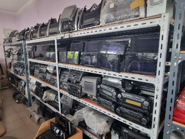 ขายวิทยุเดิม ติดรถยนต์ ราคาเริ่มต้น 390 บาท (มีหลายรุ่นมากกว่าในรูป) สนใจทักเลย Line ID kklass200