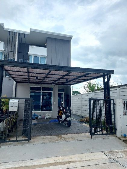 ทาวน์เฮ้าส์ห้องมุม