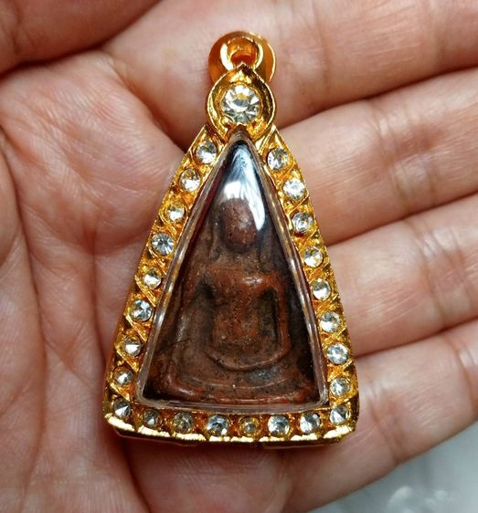 พระนางพญา พิมพ์เข่าโค้ง จังหวัดพิษณุโลก