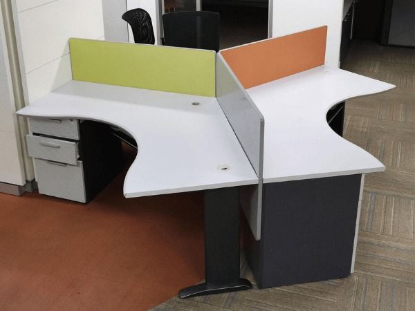 โต๊ะทำงานกลุ่ม 3 ที่นั่ง แบรนด์ UB ขาเหล็ก +ตู้ 3 ลิ้นชัก 3 ใบ +พาทิชั่นบนโต๊ะ 3 แผ่น รูปที่ 4