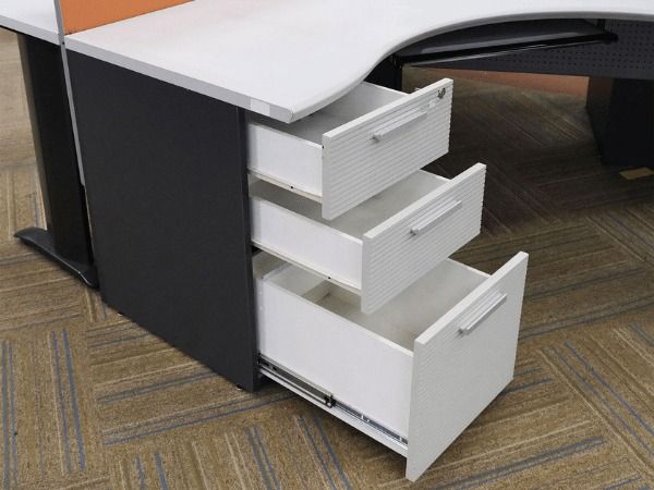 โต๊ะทำงานกลุ่ม 3 ที่นั่ง แบรนด์ UB ขาเหล็ก +ตู้ 3 ลิ้นชัก 3 ใบ +พาทิชั่นบนโต๊ะ 3 แผ่น รูปที่ 2