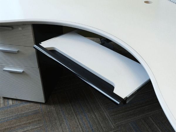 โต๊ะทำงานกลุ่ม 3 ที่นั่ง แบรนด์ UB ขาเหล็ก +ตู้ 3 ลิ้นชัก 3 ใบ +พาทิชั่นบนโต๊ะ 3 แผ่น รูปที่ 3