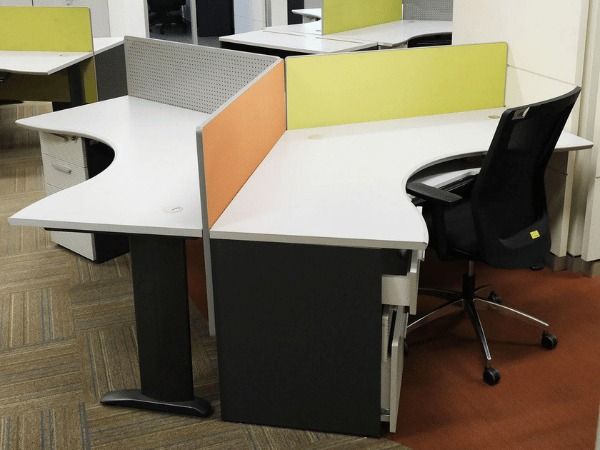 โต๊ะทำงานกลุ่ม 3 ที่นั่ง แบรนด์ UB ขาเหล็ก +ตู้ 3 ลิ้นชัก 3 ใบ +พาทิชั่นบนโต๊ะ 3 แผ่น รูปที่ 5