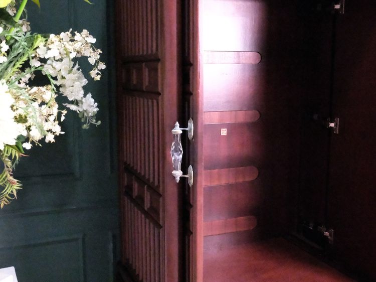 ตู้เสื้อผ้า ตู้ไม้สักทั้งใบ 4 บานเปิด งานคุณภาพจากโรงแรม 5 ดาว รูปที่ 8