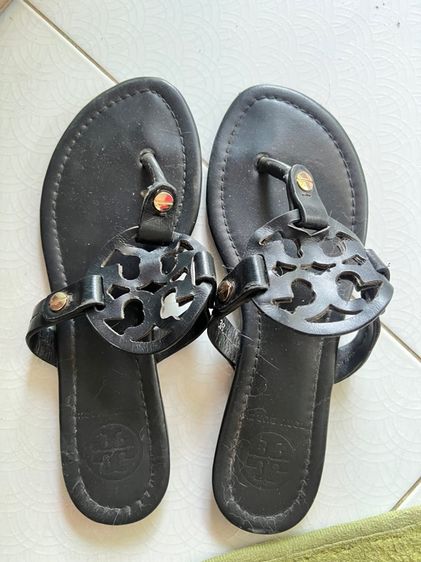 รองเท้าแตะสวม ไซ 39 สภาพดี tory 