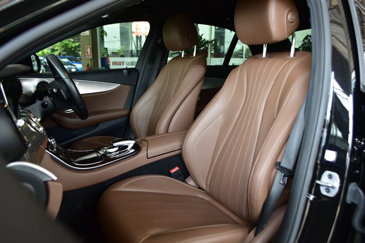 Mercedes-Benz E-Class 2020 E300e Sedan ปลั๊กอินไฮบริด (PHEV) ไม่ติดแก๊ส เกียร์อัตโนมัติ ดำ รูปที่ 3