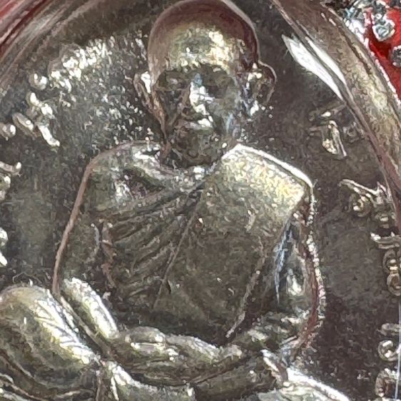 หลวงปู่ทิม อิสริโก วัดละหารไร่ ระยอง เหรียญปี 2517 ครบรอบอายุ 95 ปี เนื้อเงิน ในเลี่ยมเงิน ตอกเลข 9 ไทย รูปที่ 12