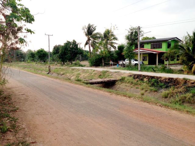 ขาย​  บ้านมี​ โฉนด​ ค่าโอน​คนละครึ่ง​ ครับ