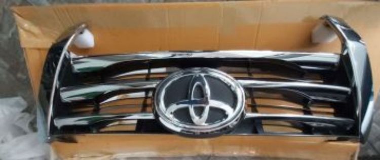 ขาย กระจังหน้า New Fortuner ปี 16​ เดิมติดรถ รูปที่ 4