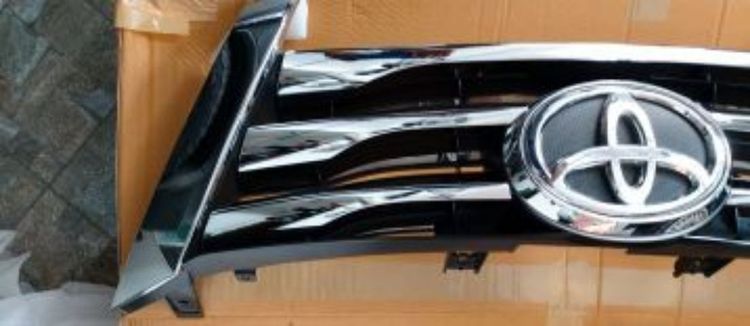 ขาย กระจังหน้า New Fortuner ปี 16​ เดิมติดรถ รูปที่ 10