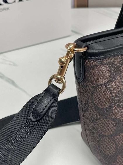 Coach Mini Tote 6”  รูปที่ 7