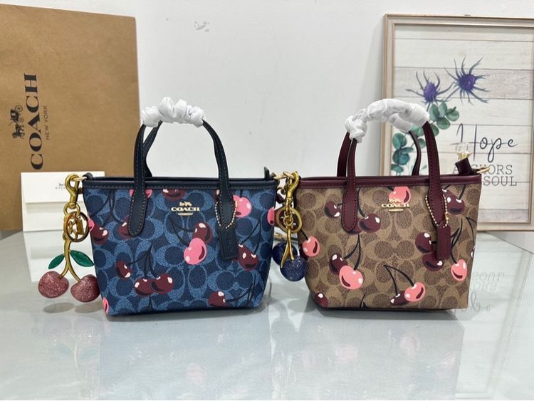 Coach Mini Tote 6”  รูปที่ 12