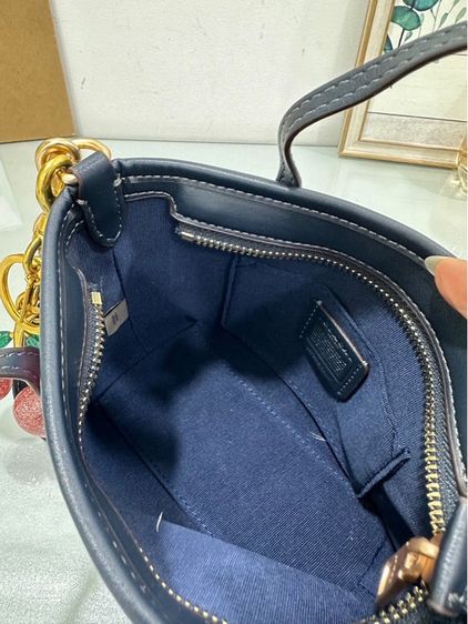 Coach Mini Tote 6”  รูปที่ 17