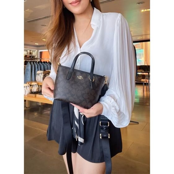 Coach Mini Tote 6”  รูปที่ 11